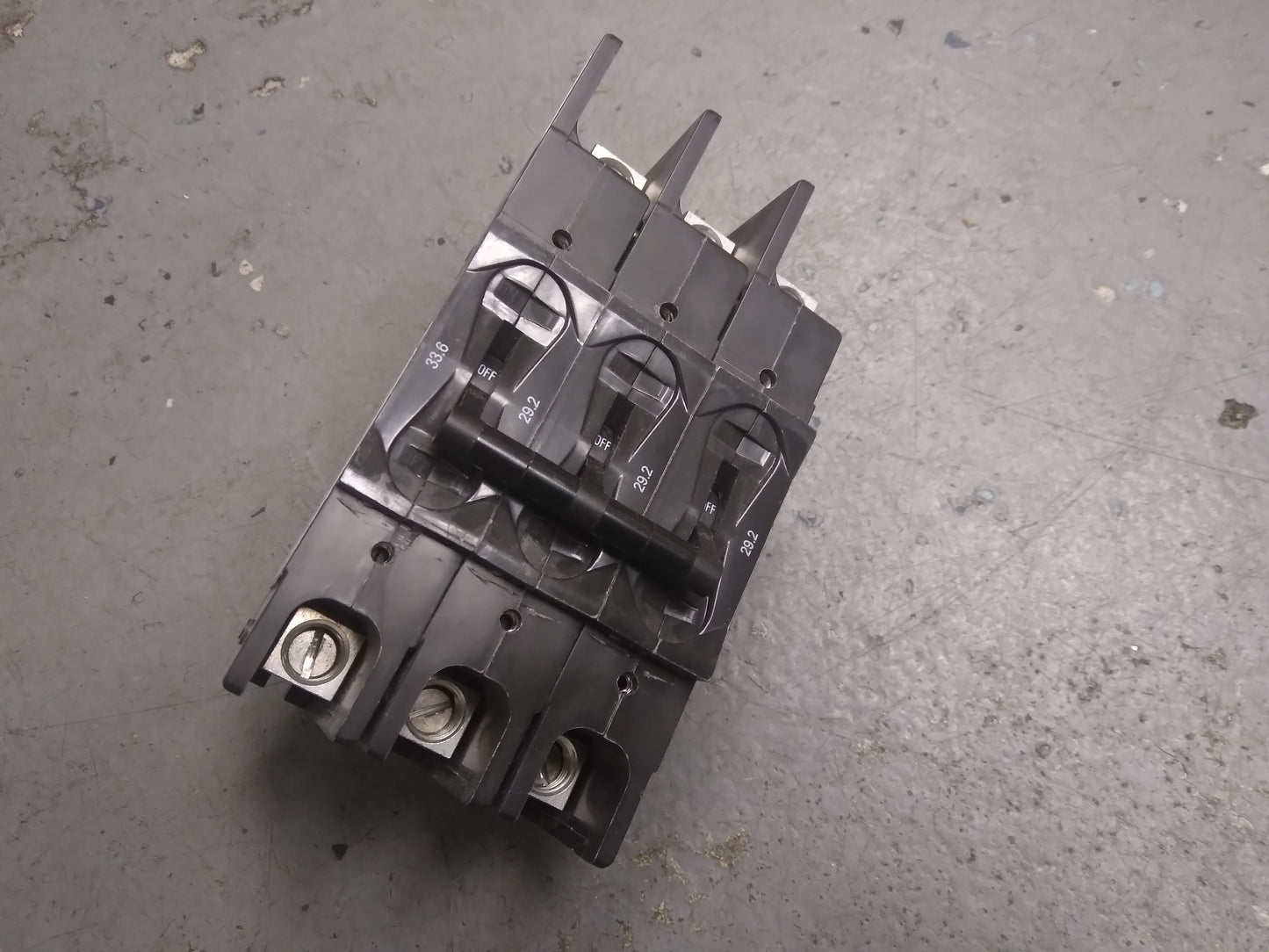 3 Pole 336 A 219 Multi-Pole Series Hyd Mag Cir Brkr Protect/For Man Mtr Ctrl App 480/50-60/1 Or 3