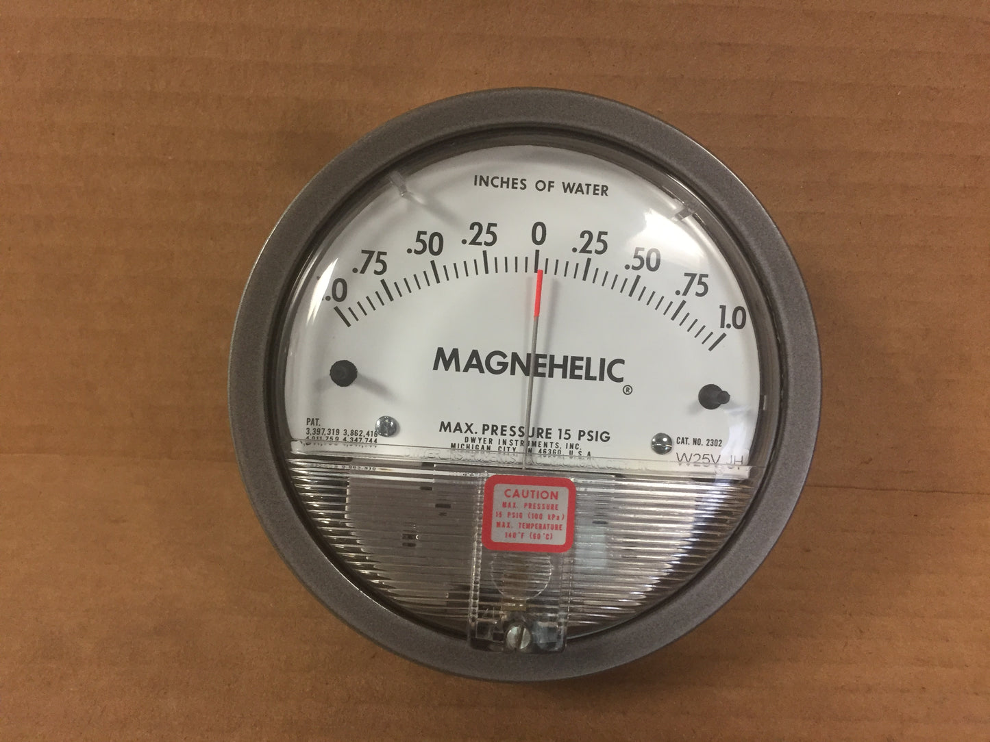 Manómetro de presión diferencial 2302 de Dwyer Instruments