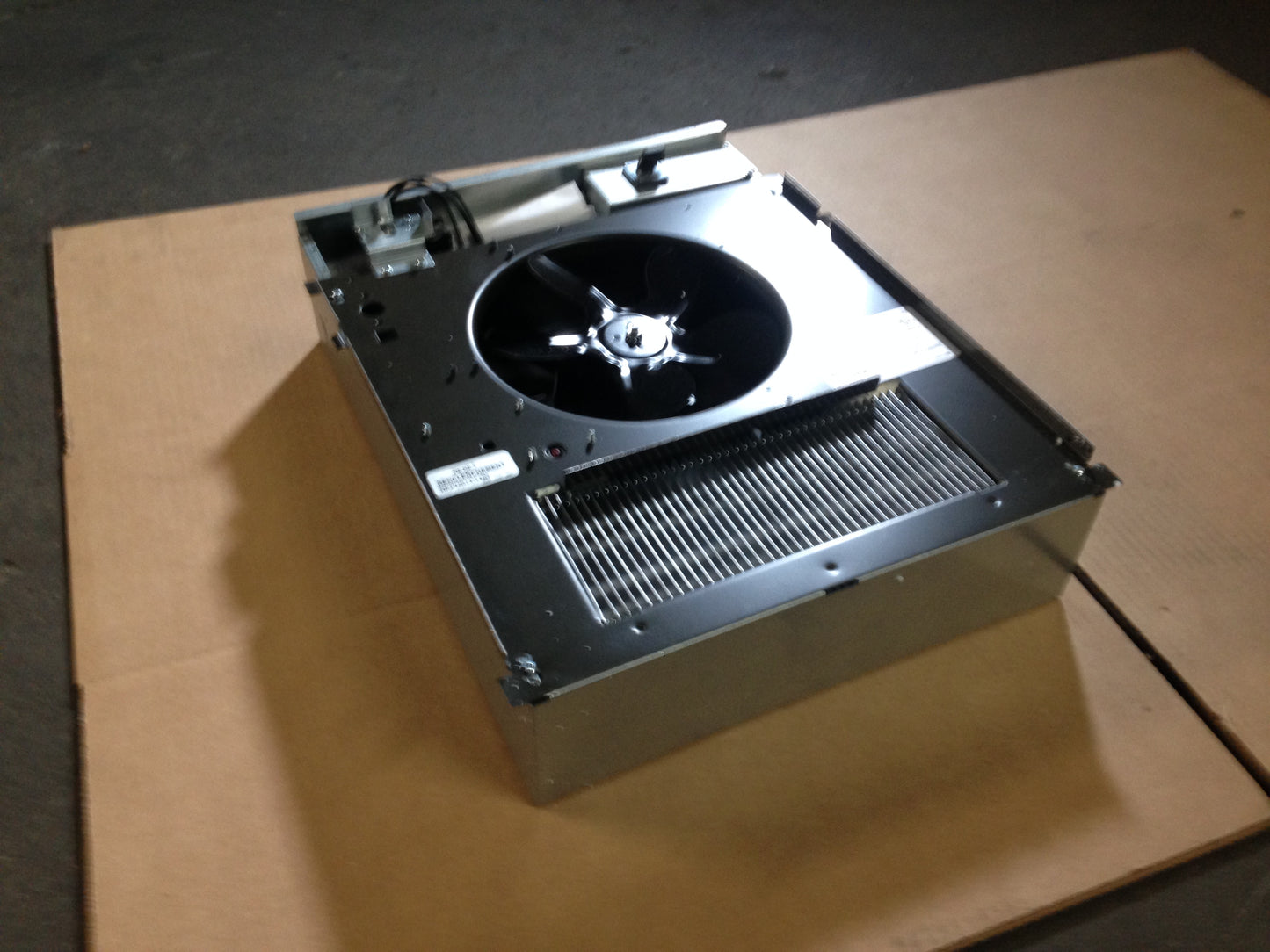 Calentador de pared con ventilador forzado, 240/60/3