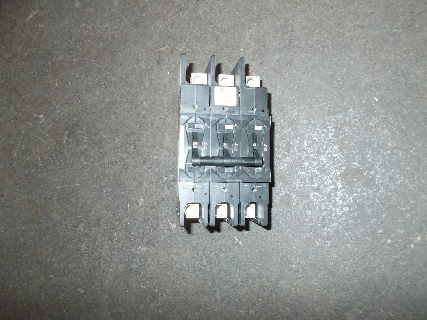 Protector de freno de circuito hidráulico magnético de serie multipolar de 3 polos, 297 A, 209, 240/50-60/1 o 3