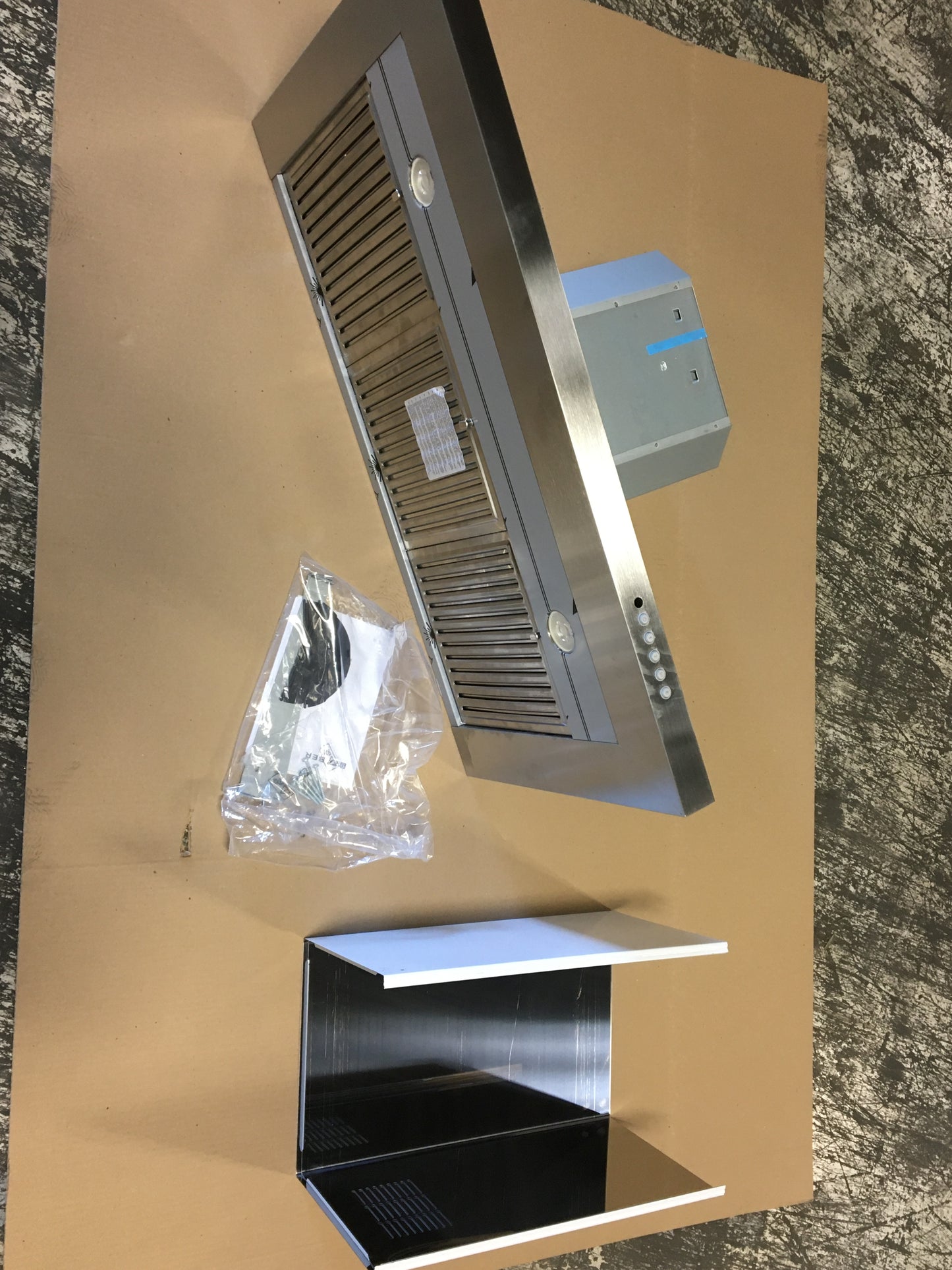 Dama Wall Mnt Convertible Hood w/600 CFM Variable Air Management, Energy Diffuser