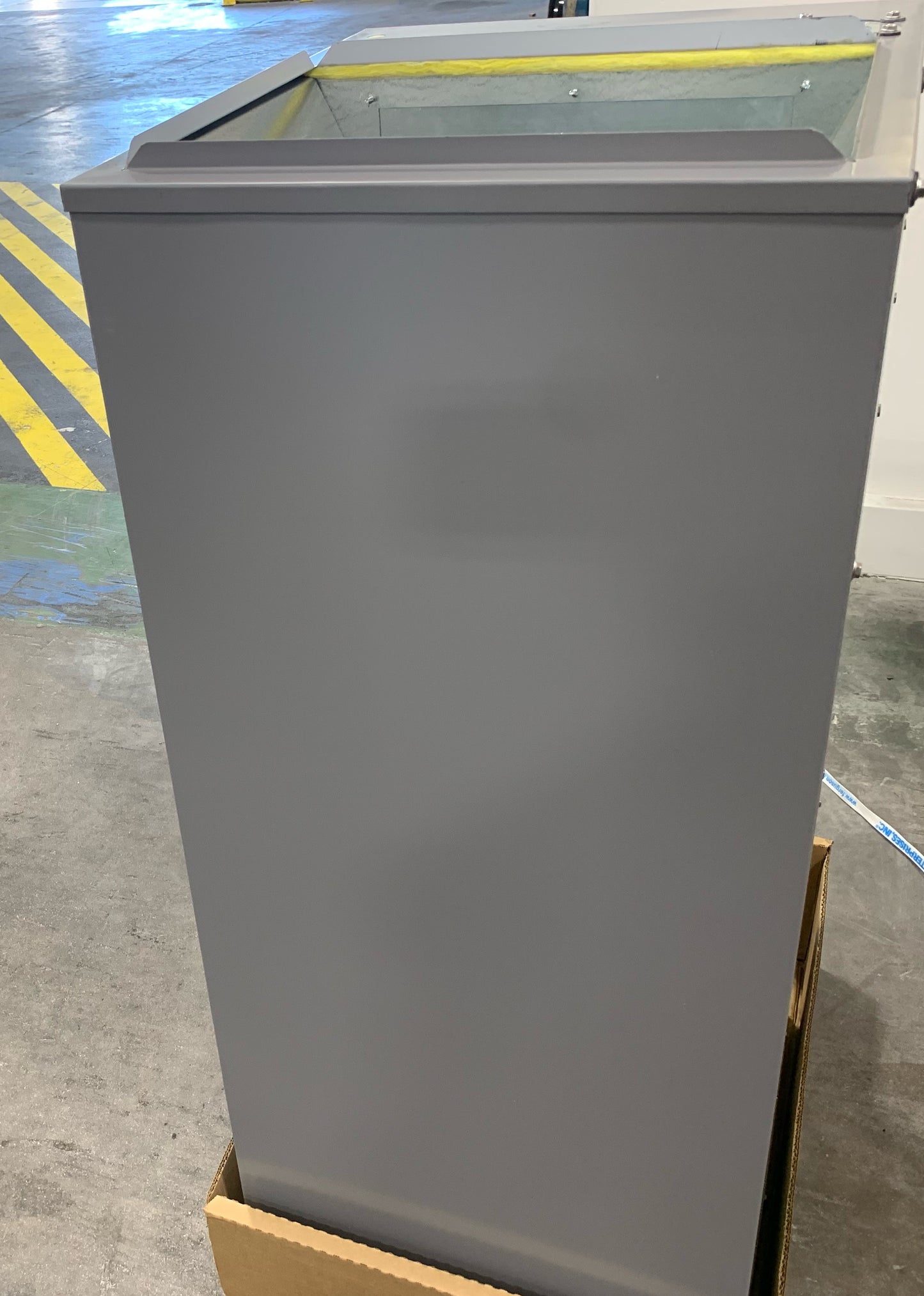 Unidad minisplit de bomba de calor para interiores de zona única de 24 000/27 000 Btu, 19,5 SEER, 208-230/60/1 R410A