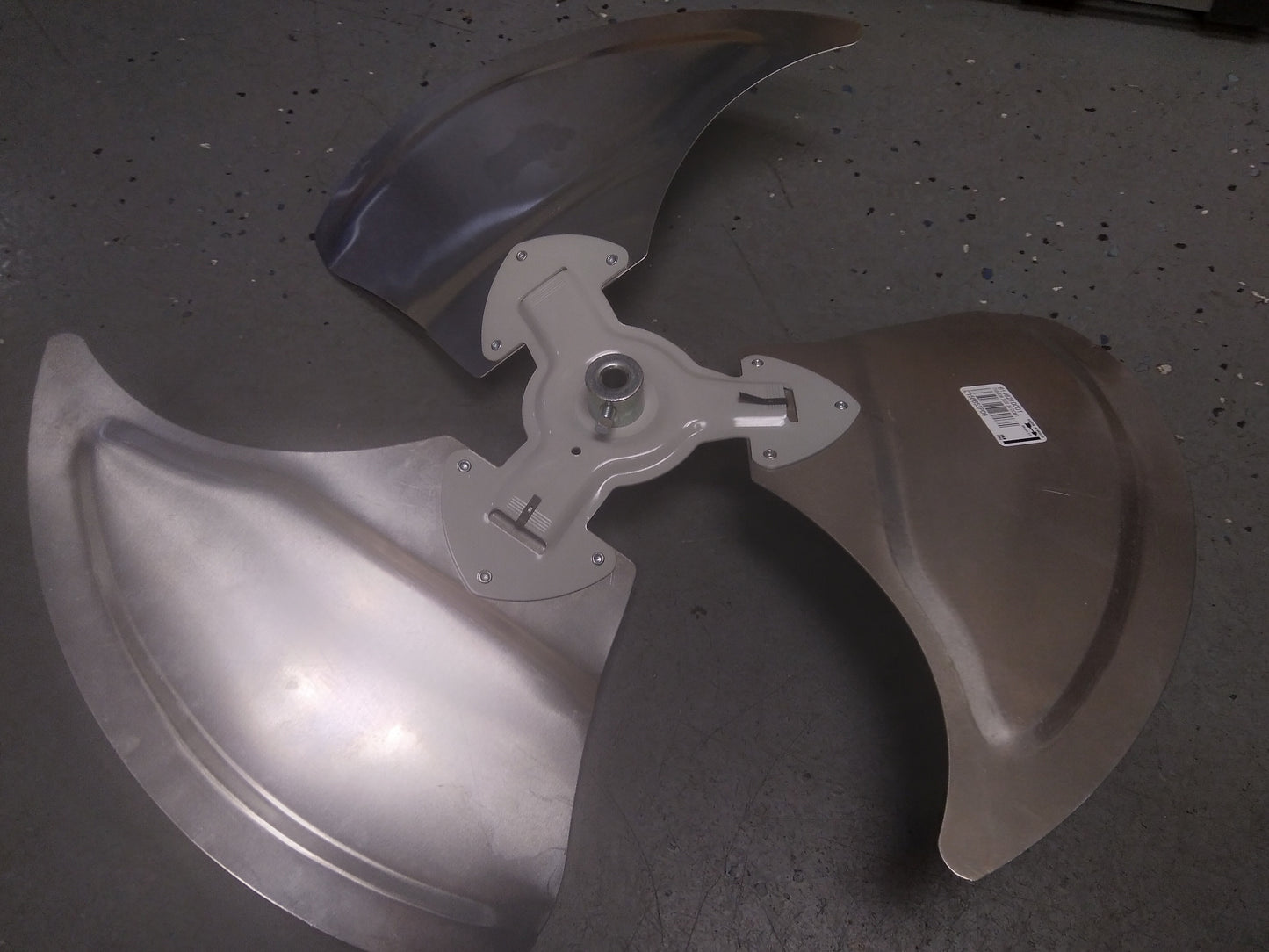 23-1/4" Dia. 3 Blade Aluminum Fan 1/2" Bore CCW 20 Deg Pitch