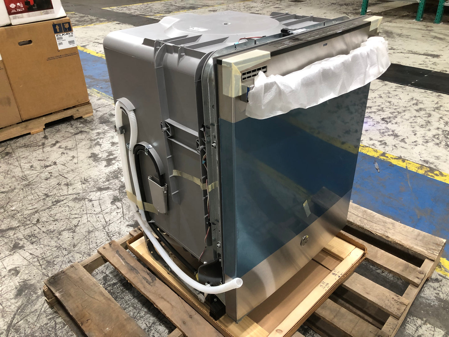 24" Fully Integrated Dishwasher with 16 Place Setting Capacity 120V 60Hz