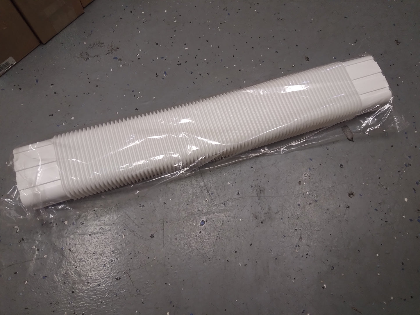 33" White Flexible Slimduct Elbow 4-1/2"Dia