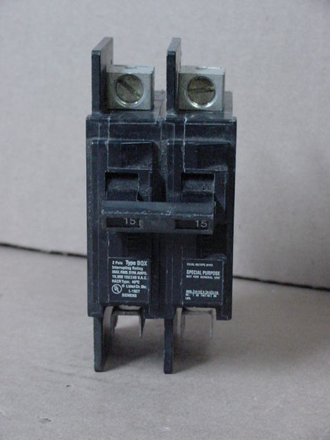 Disyuntor termomagnético de caja moldeada de 2 polos y 15 amperios