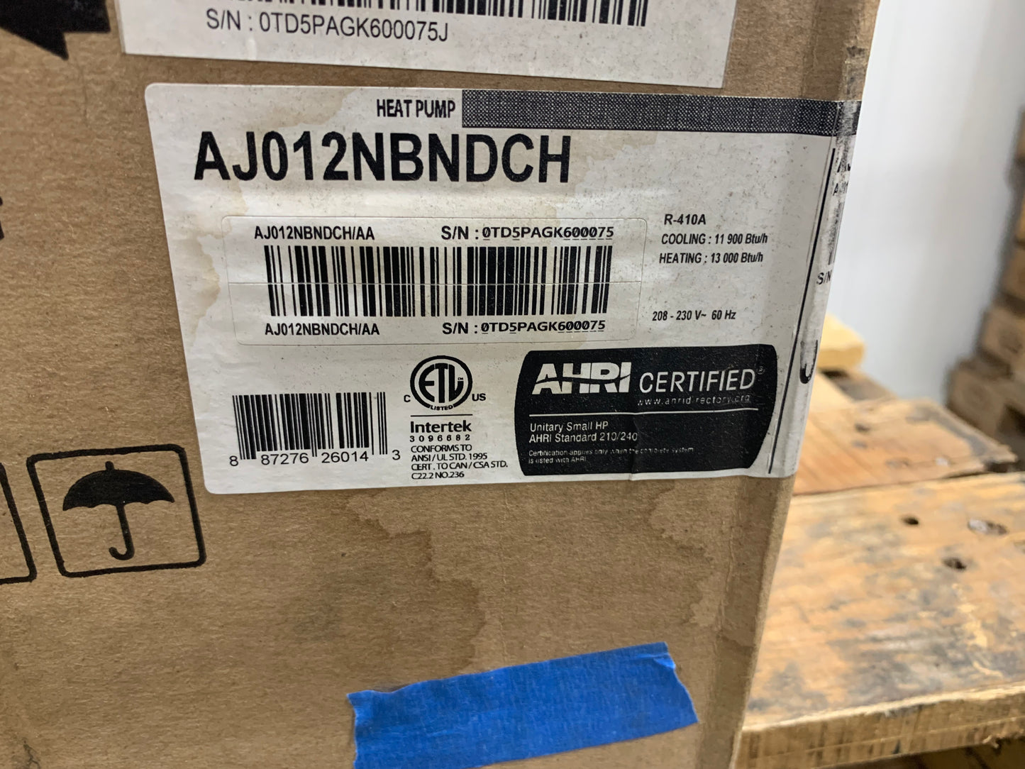 Unidad minisplit con bomba de calor para interiores de 11 900/13 000 Btu, 208-230/60/1 R410A