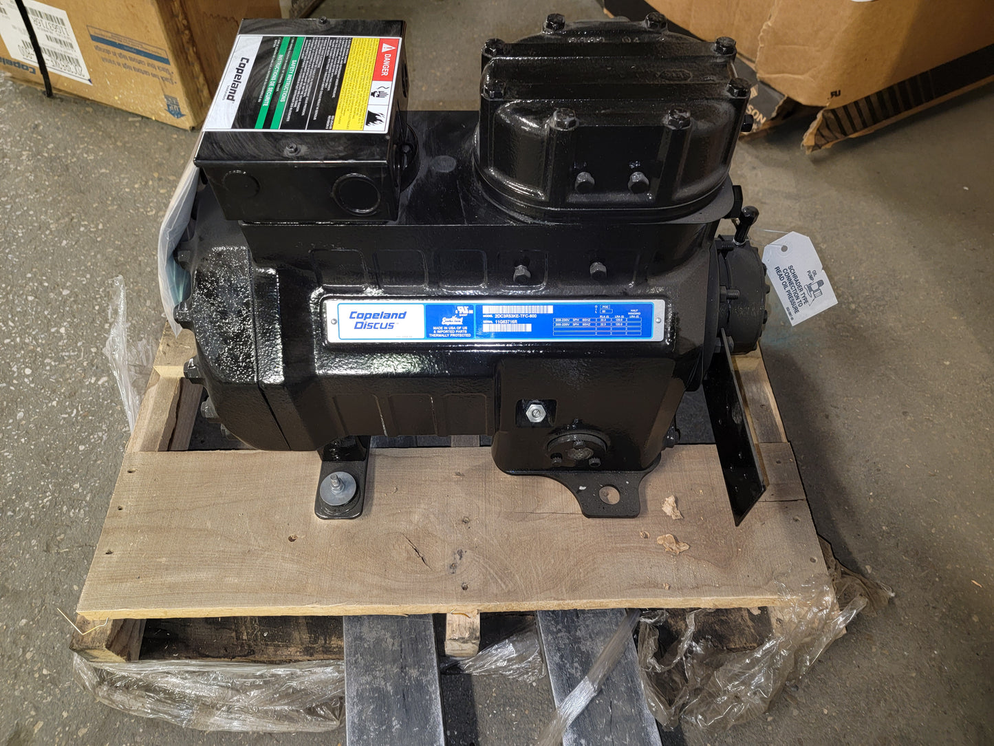 Compresor de disco semihermético de temperatura media de 4-1/2 HP, 208-230/200-220/60-50/3, multirrefrigerante