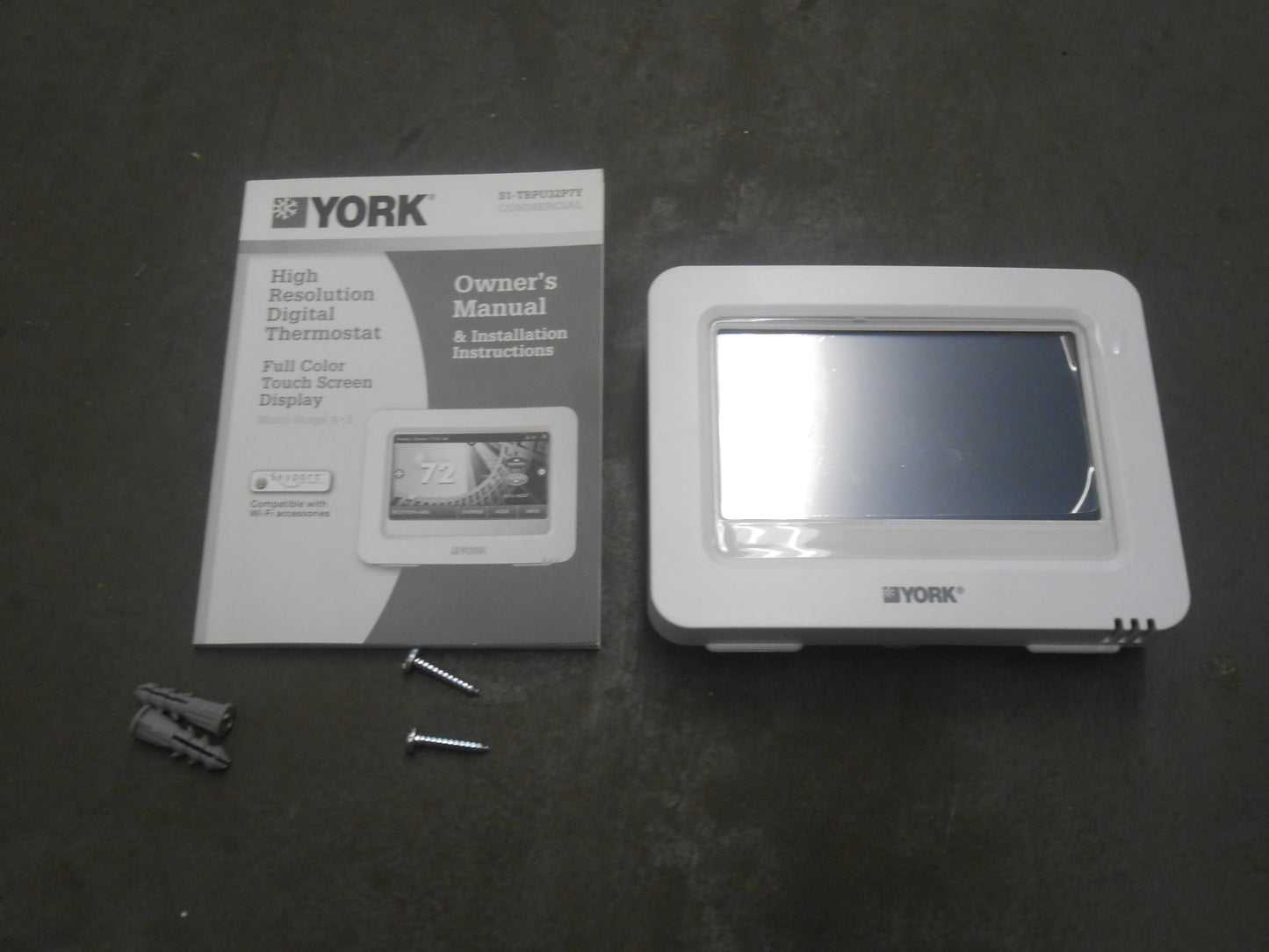 4 Heat/2 Cool Programmable High Resolution Digital Thermostat