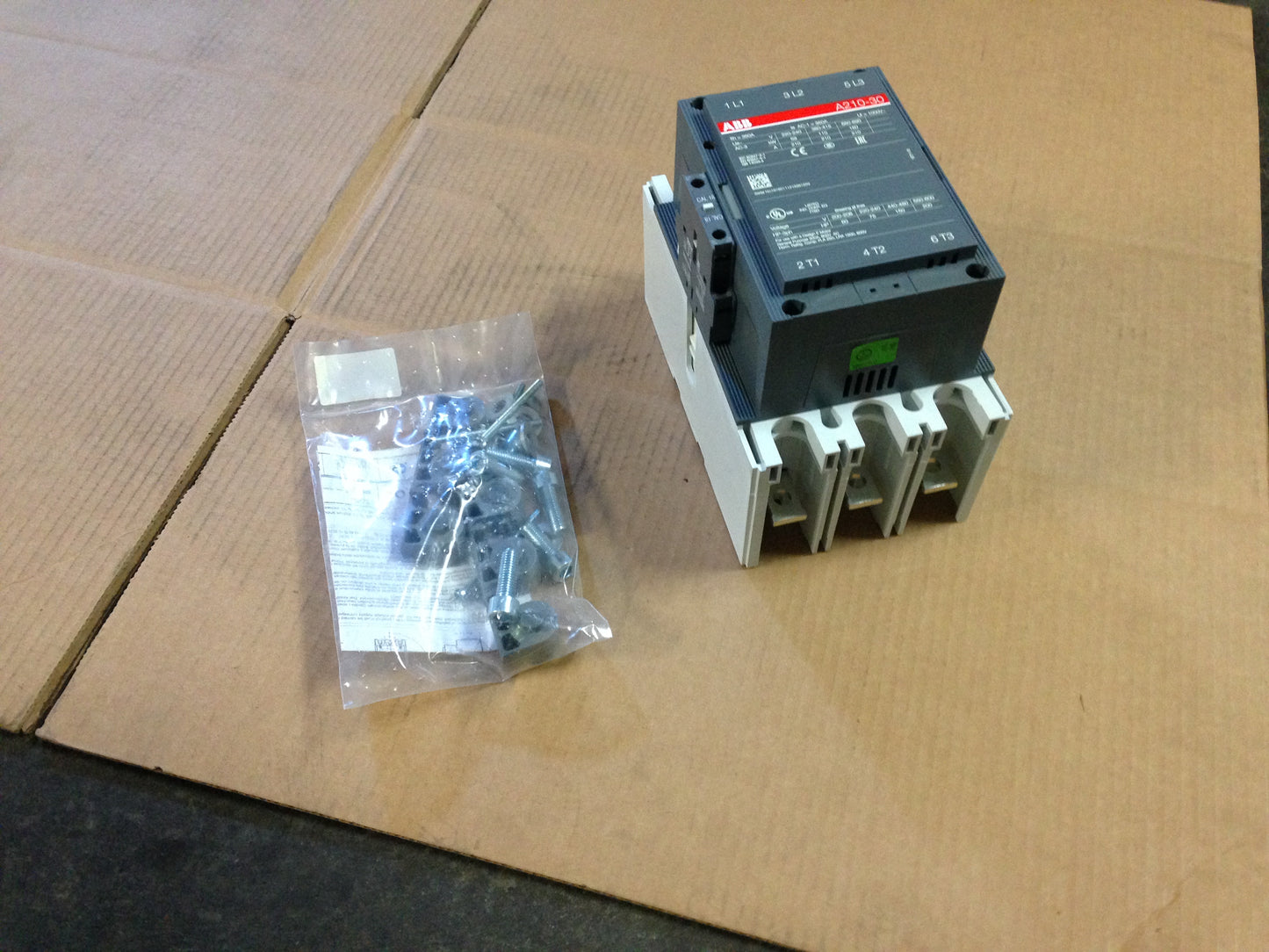 Contactor de uso general de 3 polos y 300 A, 600 V/50-60 trifásico