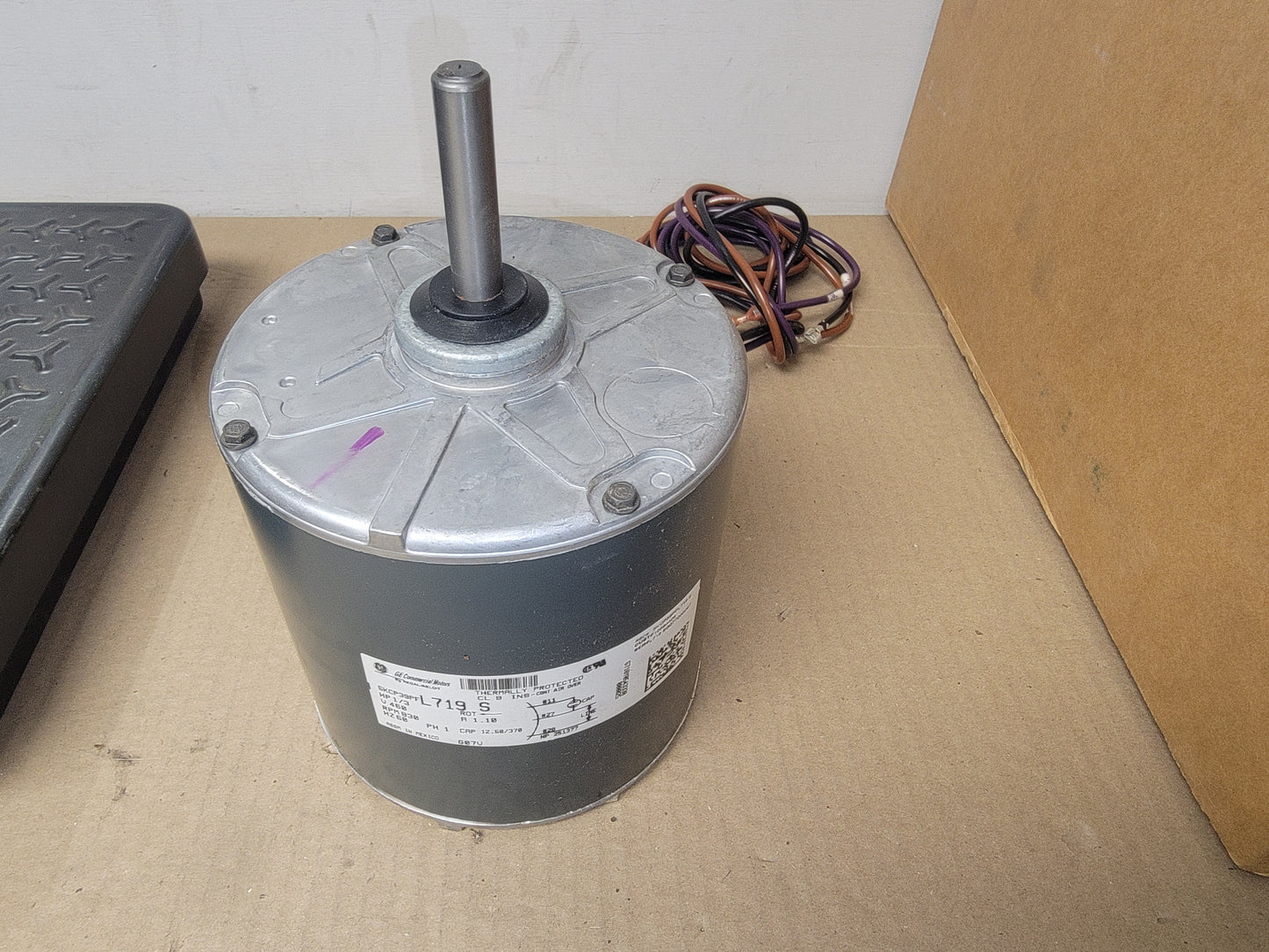 1/3HP Condenser Fan Motor 460/60/1 RPM:830/1-Speed