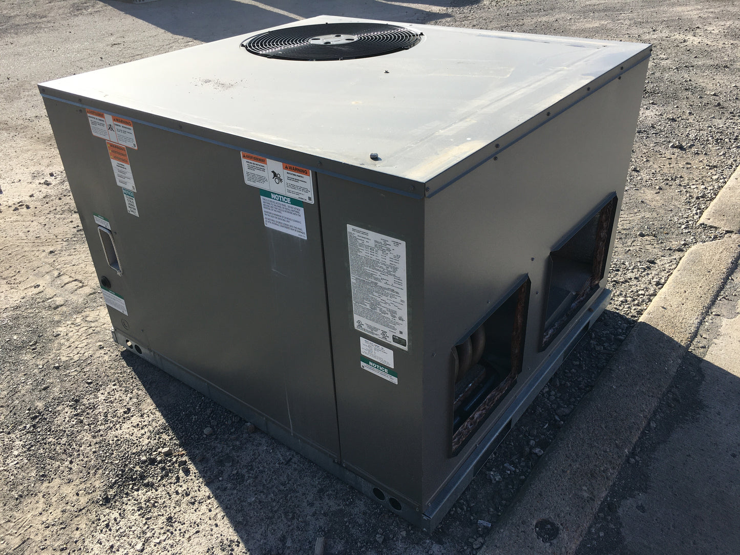 3 Ton Convertible Gas/Electric Packaged Unit, 14 Seer 208/230-60-3 R-410A