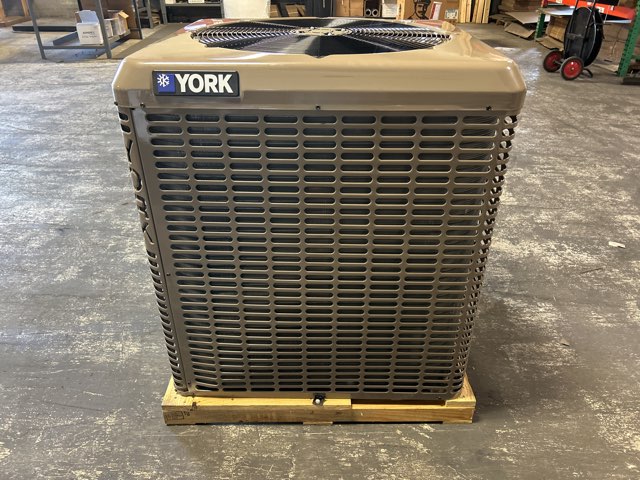 2.5 Ton Split-System Heat Pump 208-230/60/1 16 SEER R-410A