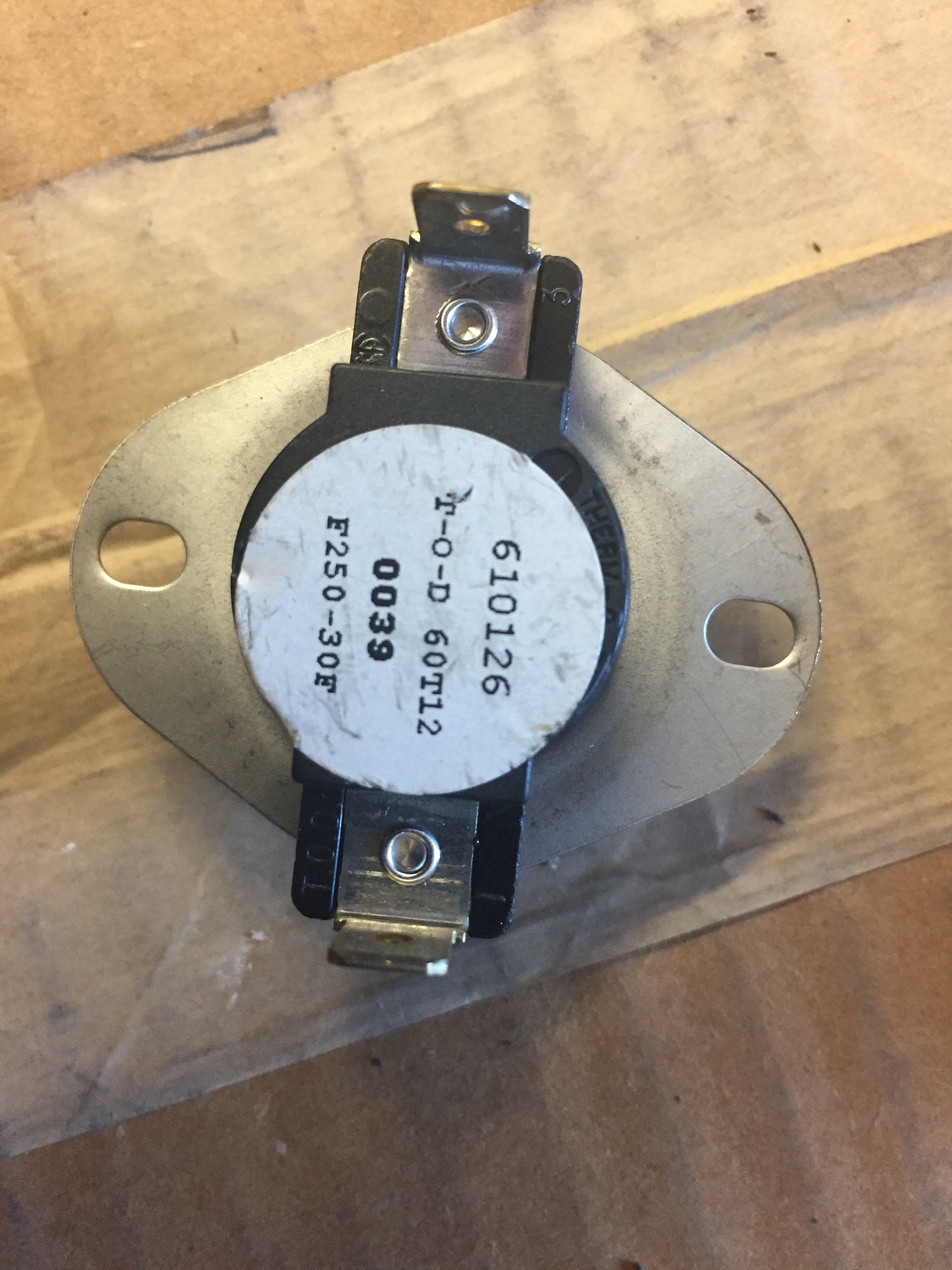 Thermostat Fan Control, Open:220, Close:250(30)