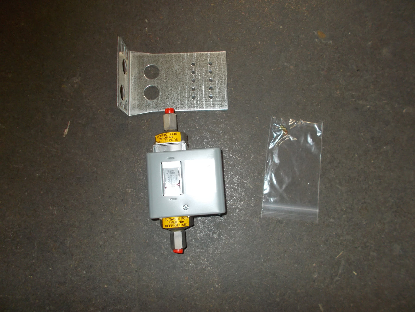 P74 Series Differential Pressure Control 600VAC