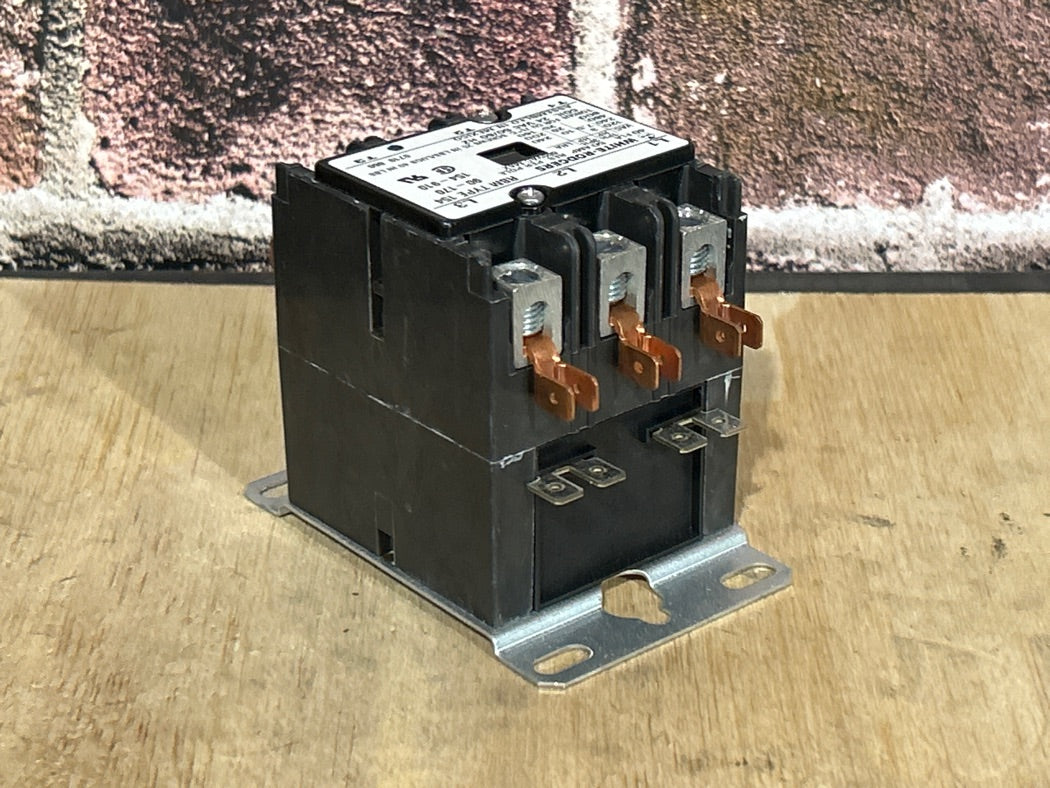 24 V, 50/60 Hz, 30 Amps 3 Pole Contactor