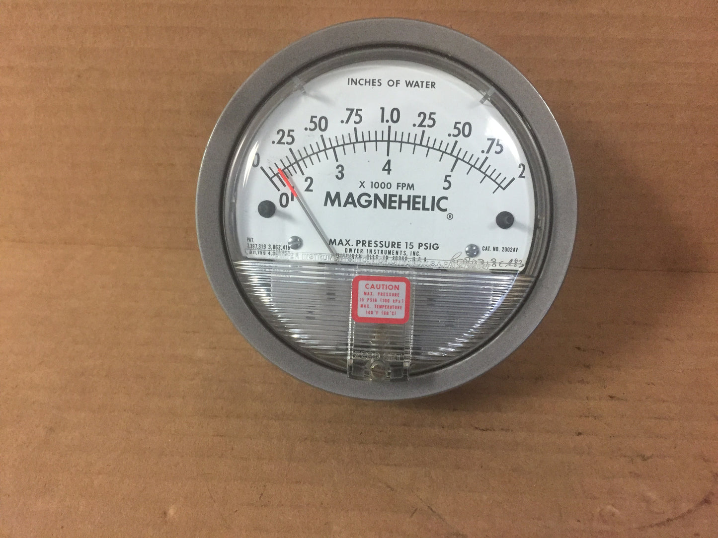 Manómetro de presión diferencial Dwyer Instruments 2002-Av