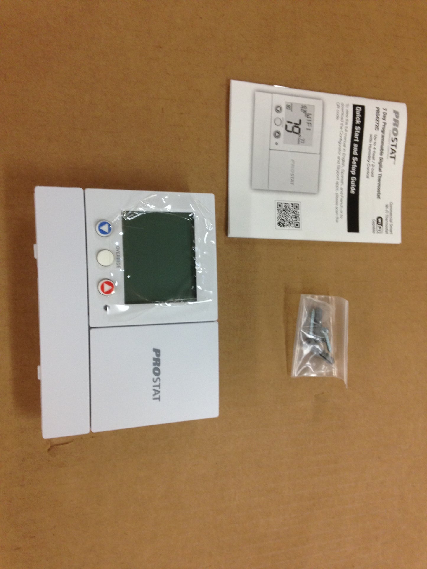 7-Day Programmable Digital Thermostat with Humidity Control; 4-Heat/2-Cool, 20-28 VAC