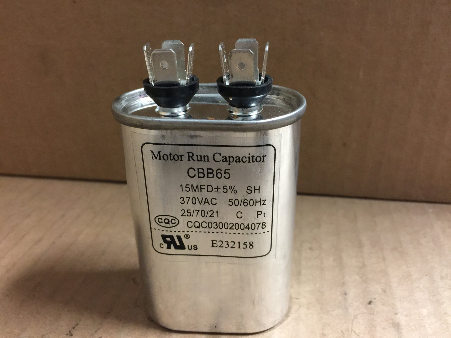 15MFD+/- 5% x 370VAC Oval Motor Run Capacitor; 50/60Hz