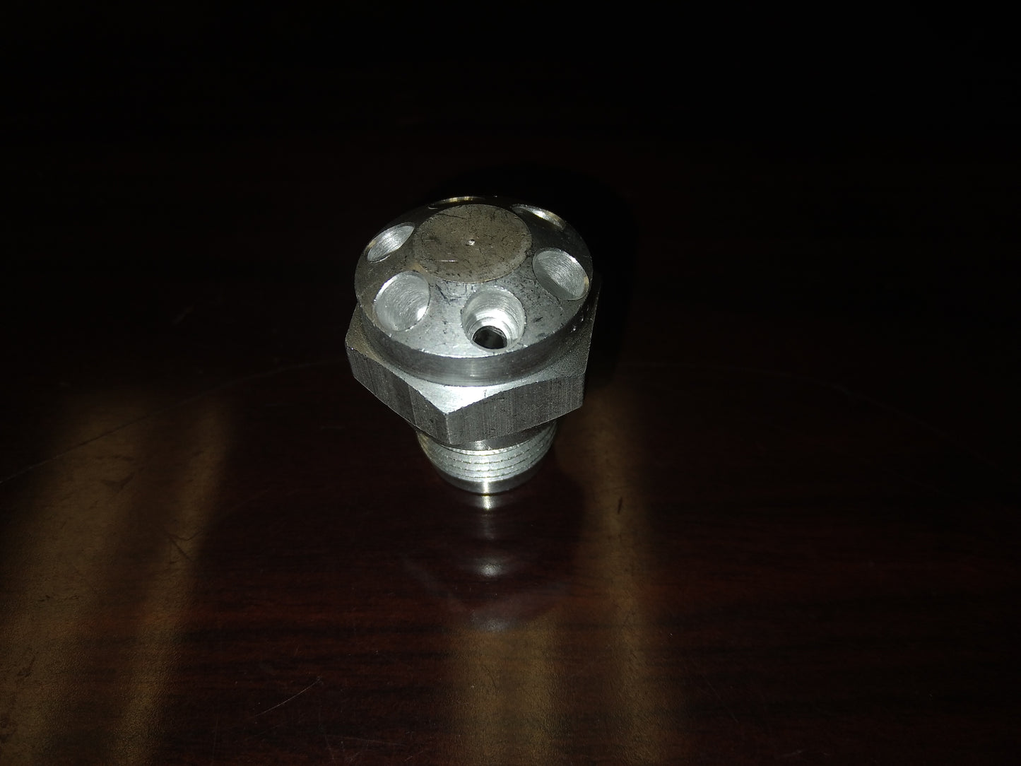 Distributor 5/8"-20 Thread .28 Mfl Inlet 4 0Utlet At .19 ODF