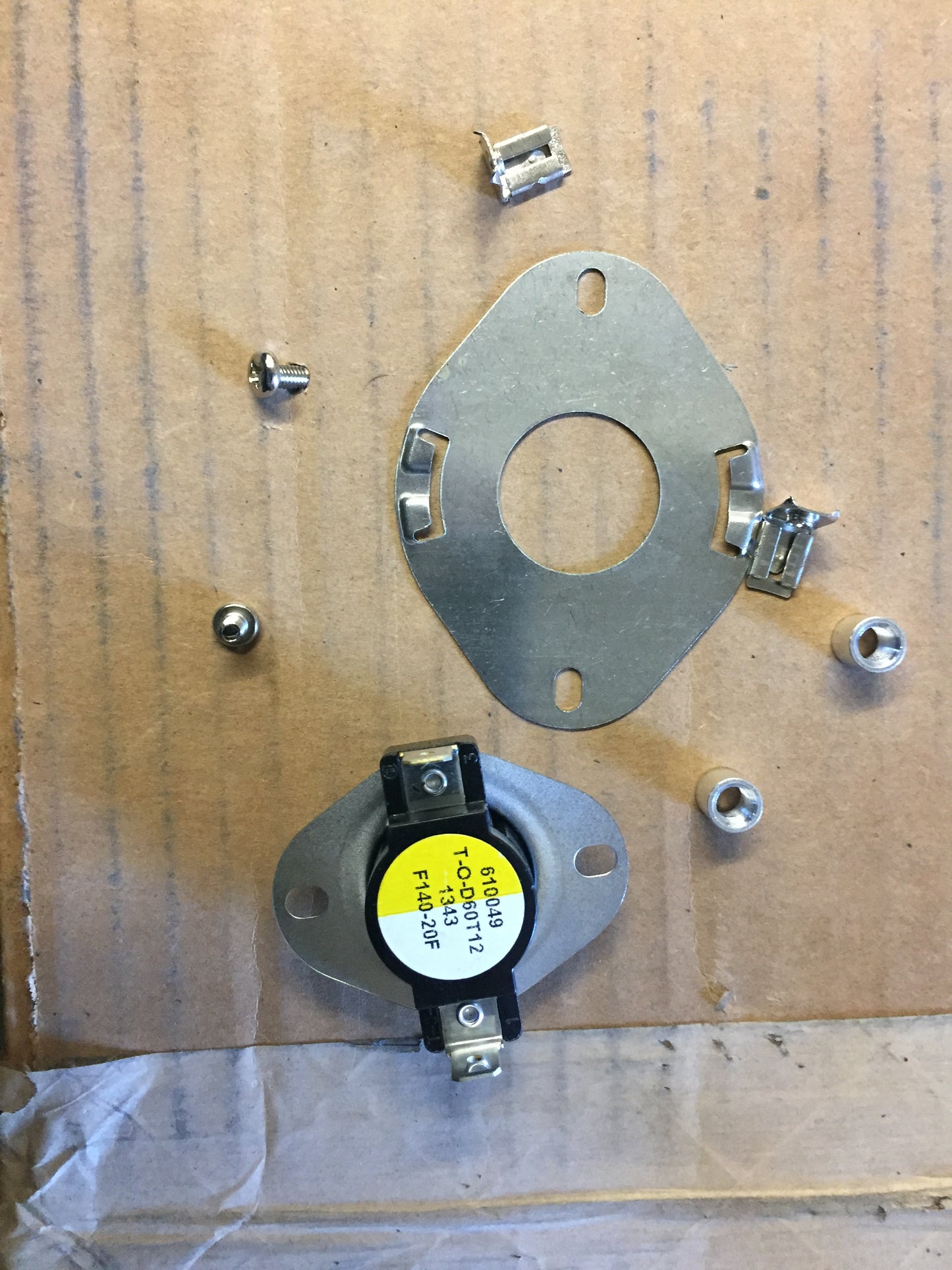 Fan Control Thermostat, Open:120, Close:140(20)