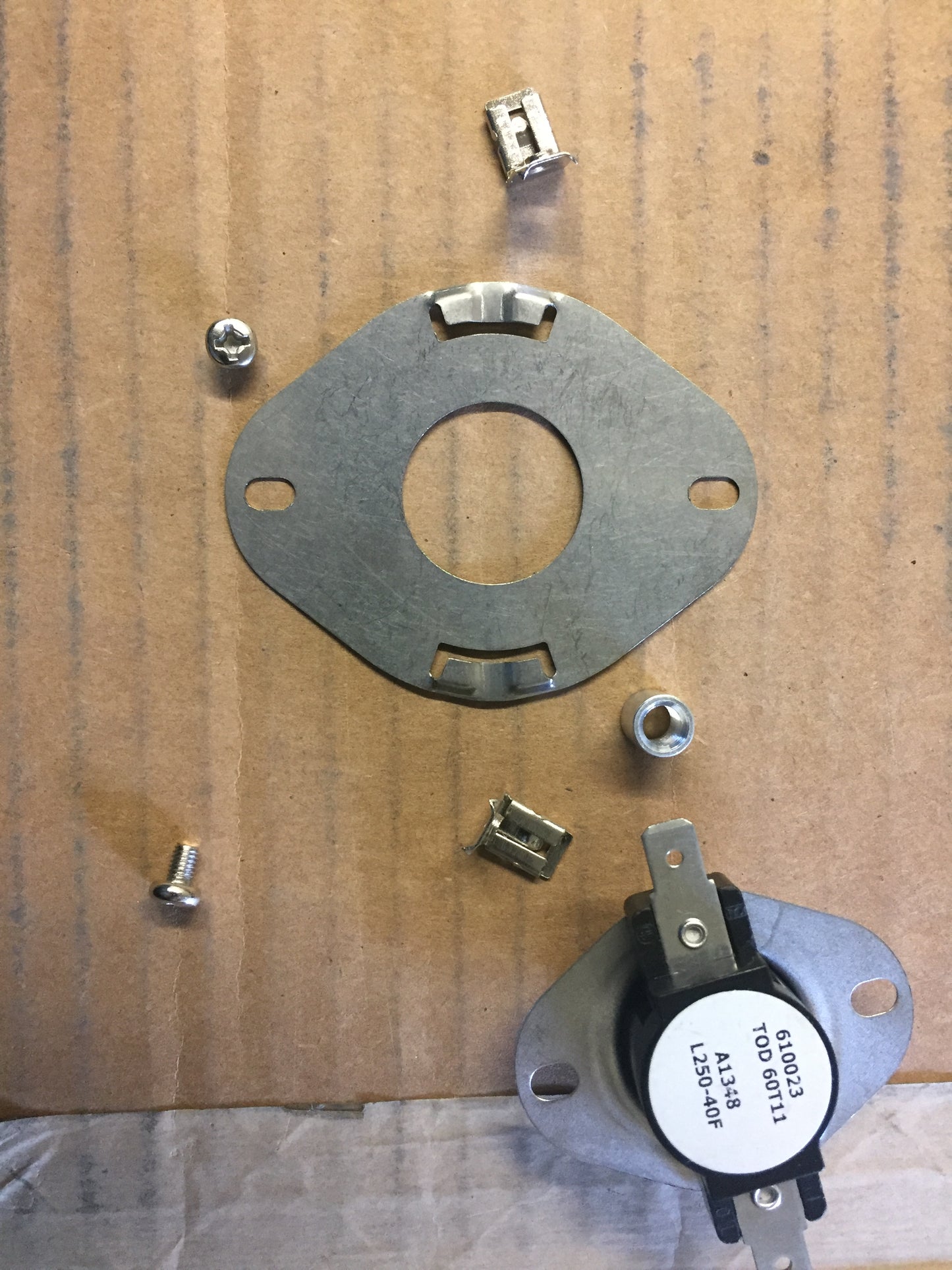 Limit Control Thermostat, Open:250, Close:210 (40)