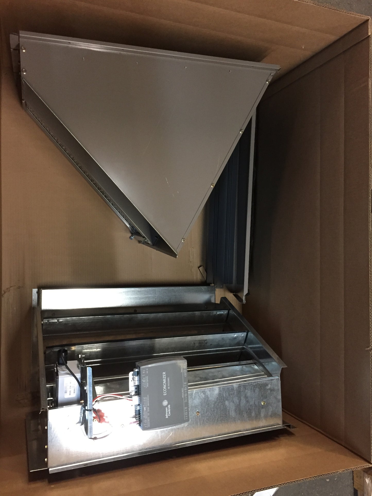 Horizontal Discharge Economizer with Selectable Dry Bulb Sensor for Prestige ZX04,06 and ZY04 Units