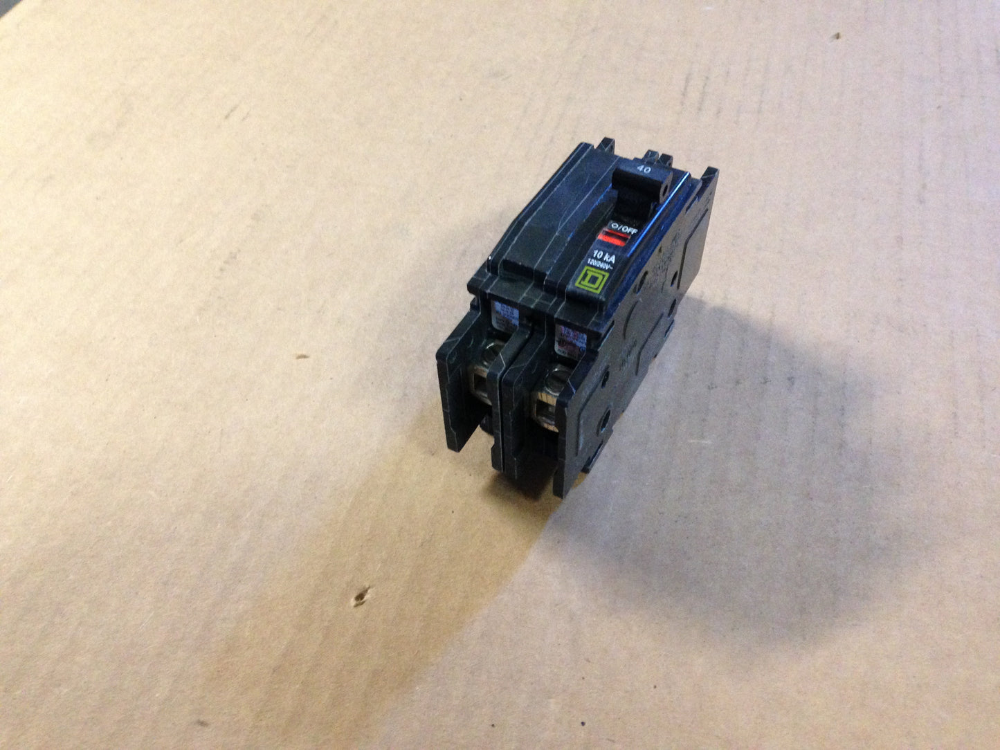 Disyuntor dual de 2 polos y 40 amperios, 120/240