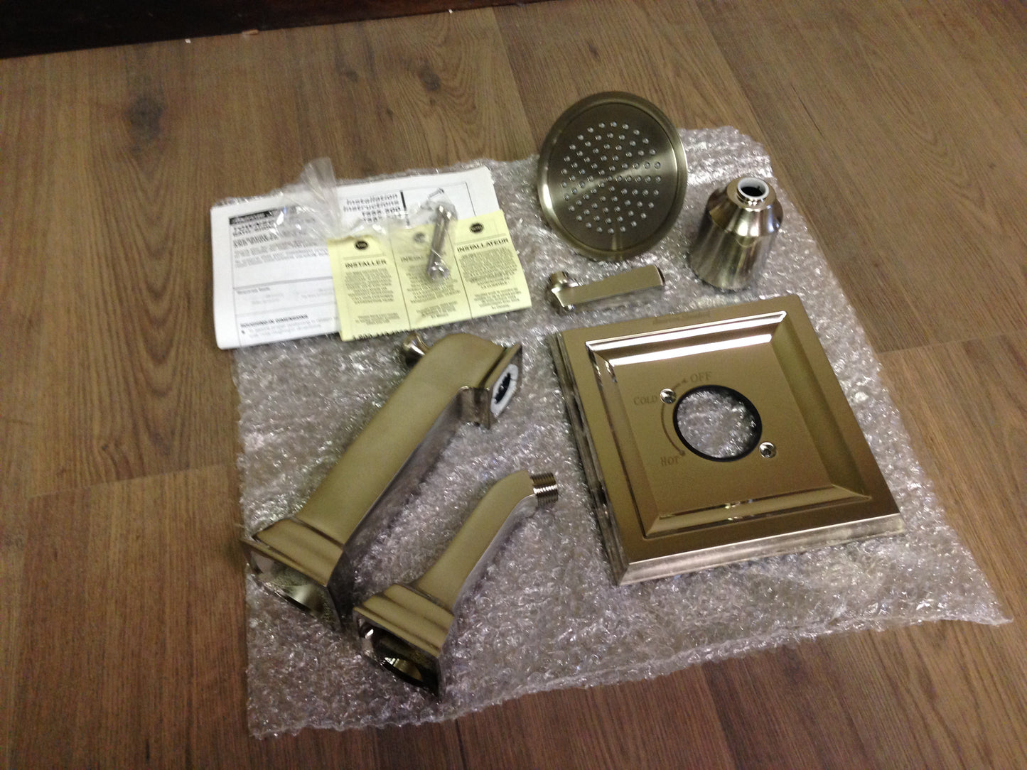 Kit de acabado para baño y ducha Townsquare, 2,5 GPM, satinado