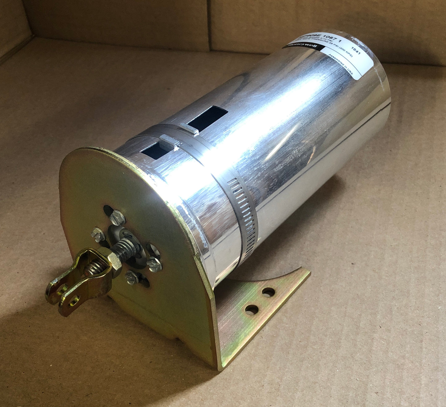 5-10 PSI Pneumatic Damper Actuator w/3" Stroke and Bracket