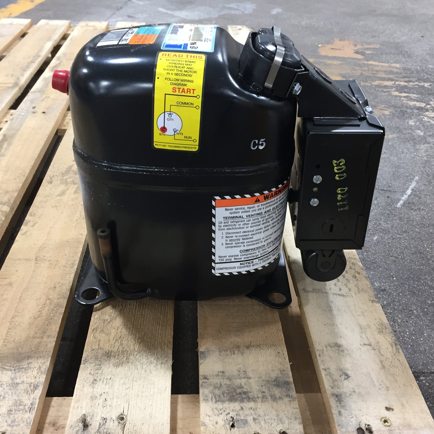 1/2 HP Low-Temp Refrigeration Reciprocating Compressor 100-115/60-50/1 R-404A