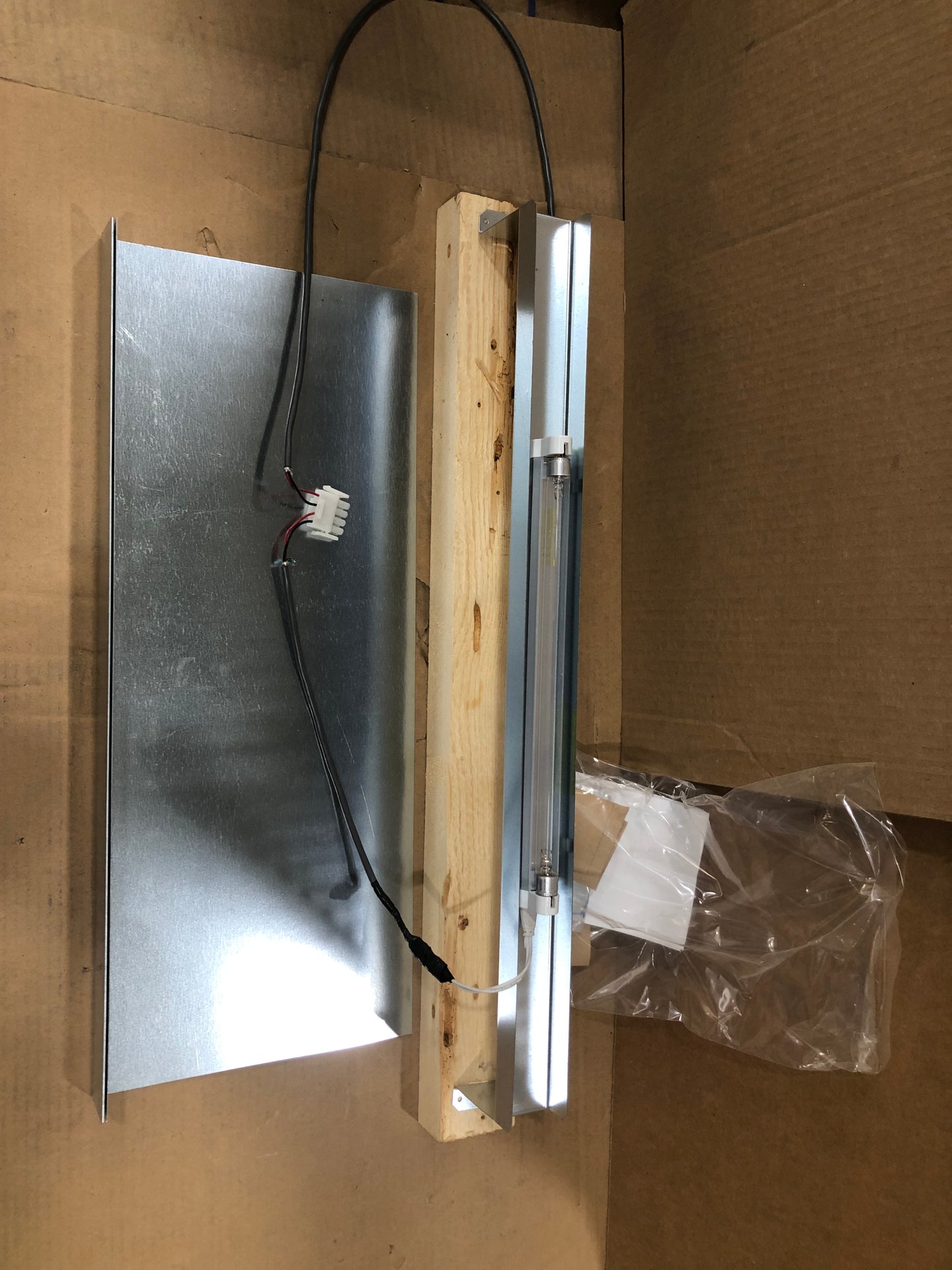 8 Watt 110 Volt Ultraviolet Light For HACU500 Air Cleaner