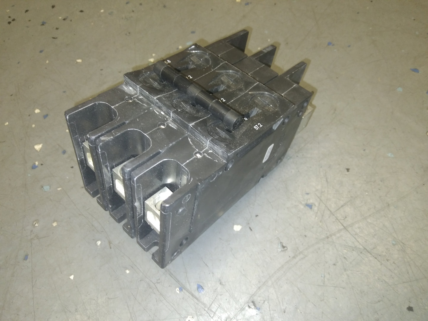 3 polos 572 A 219 Serie multipolar Hid Mag Cir Brkr Protect/Para aplicación de control de motor manual 480/50-60/1 o 3