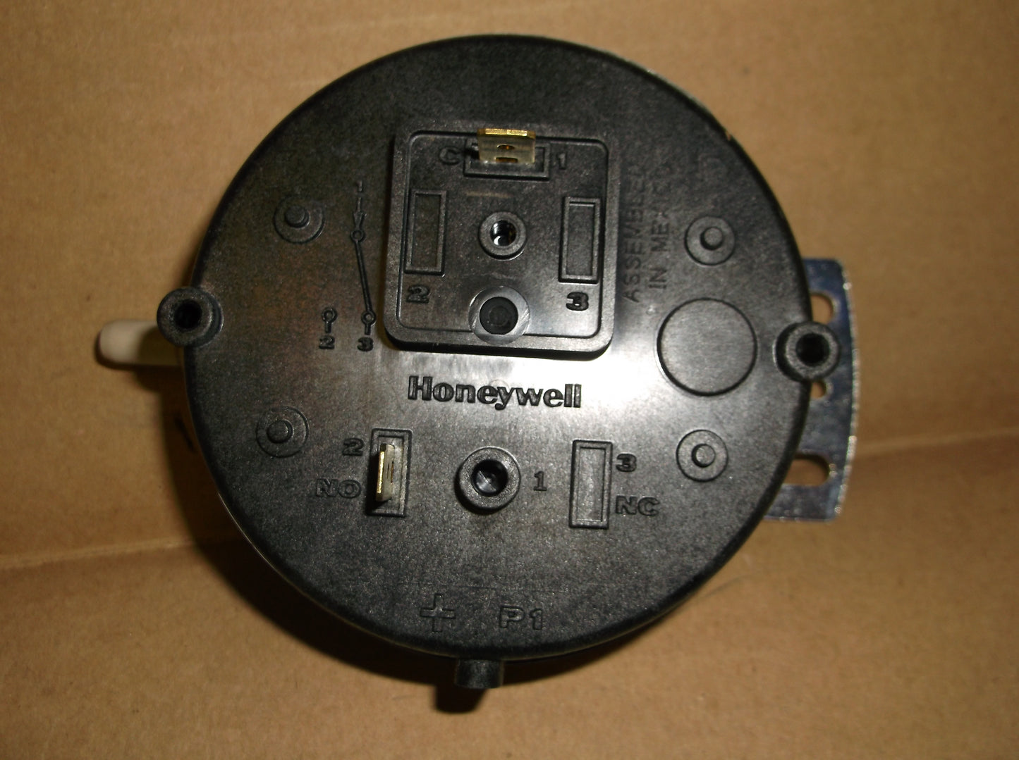 Pressure Sensing Switch 0.31"WC PF 1-Port 2-Term No