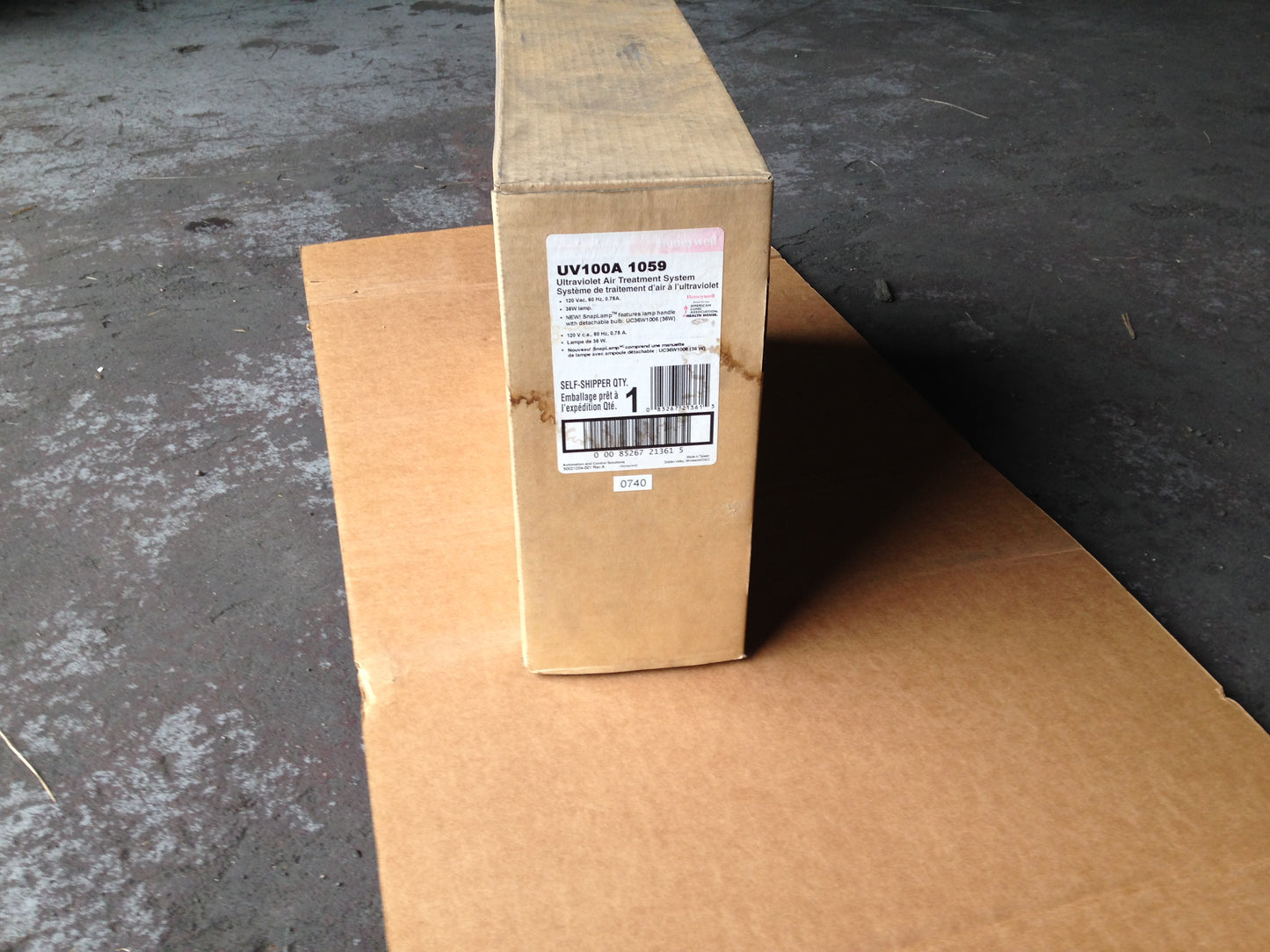 ULTRAVIOLET AIR TREATMENT SYSTEM, 120 VAC 60 HERTZ 0.75 AMP 36 WATT LAMP