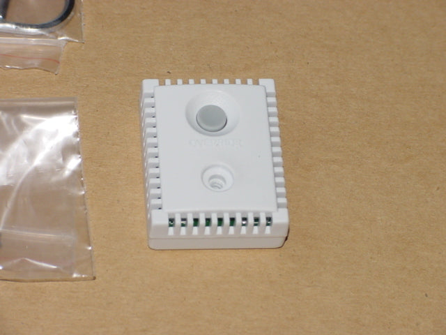 REMOTE TEMPERATURE SENSOR W/OVERRIDE BUTTON