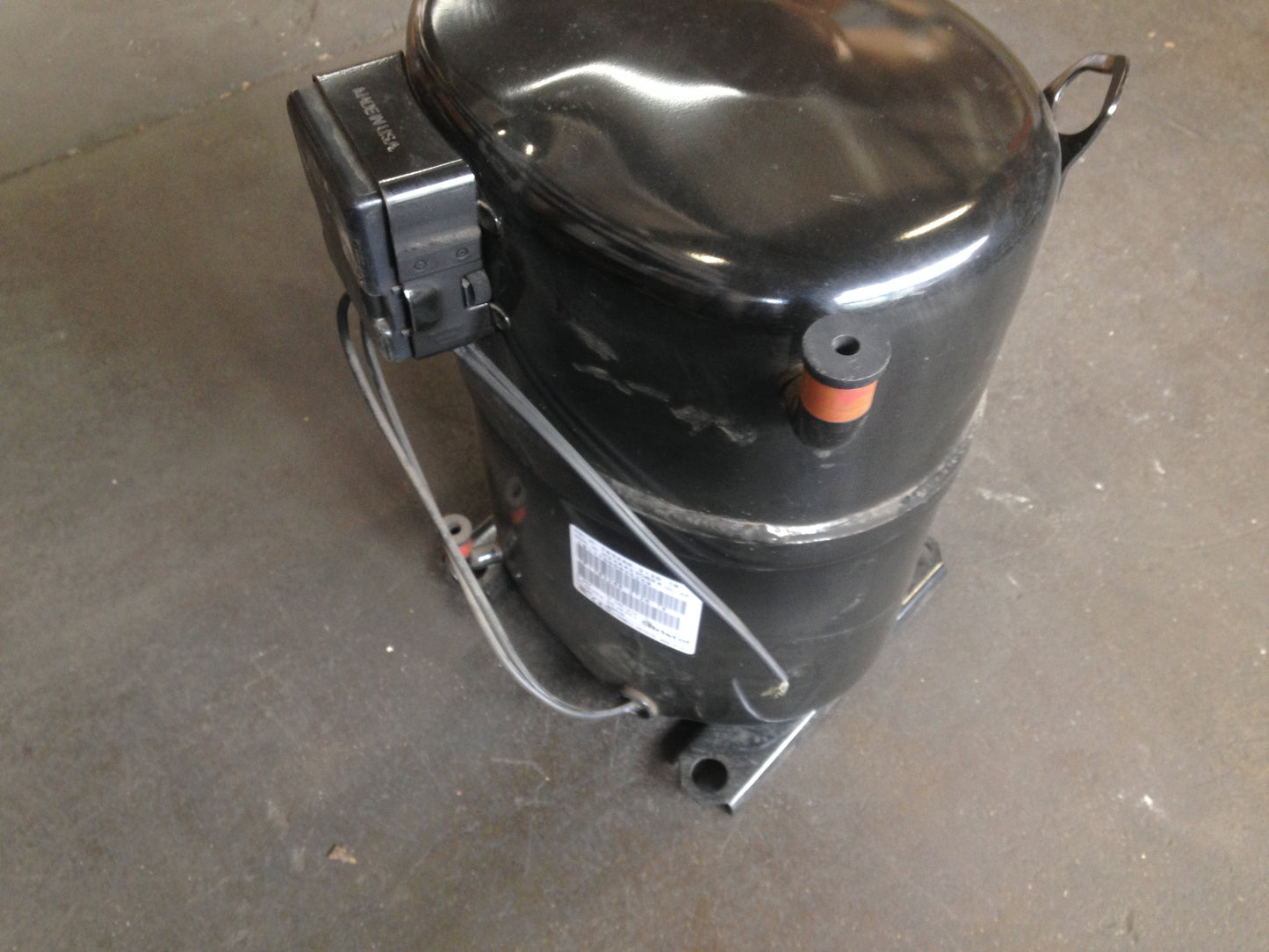 3-1/2 Ton Ac/HP Hermetic Compressor W/Crankcase Heater 380-460/50-60/3 R-22