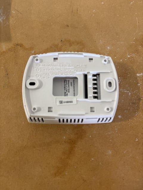 Focus Pro 5000 Non-Programmable Digital Thermostat 1Heat/1Cool
