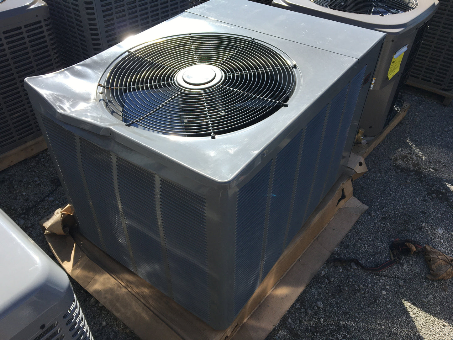 Aire acondicionado de sistema dividido de 4 toneladas 208-230/60/3 R-410A Seer 13