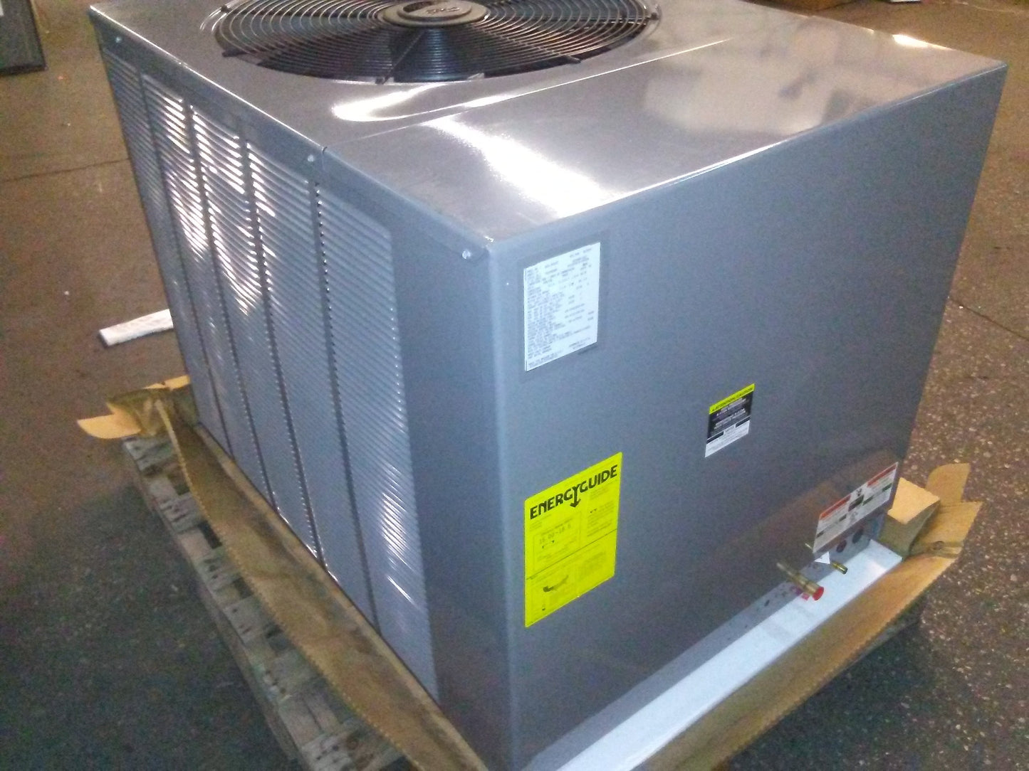 2 Ton 2 Stage Split System AC Equipped W/ The Comfort Control System, 18 Seer 208-230/60/1 R410A
