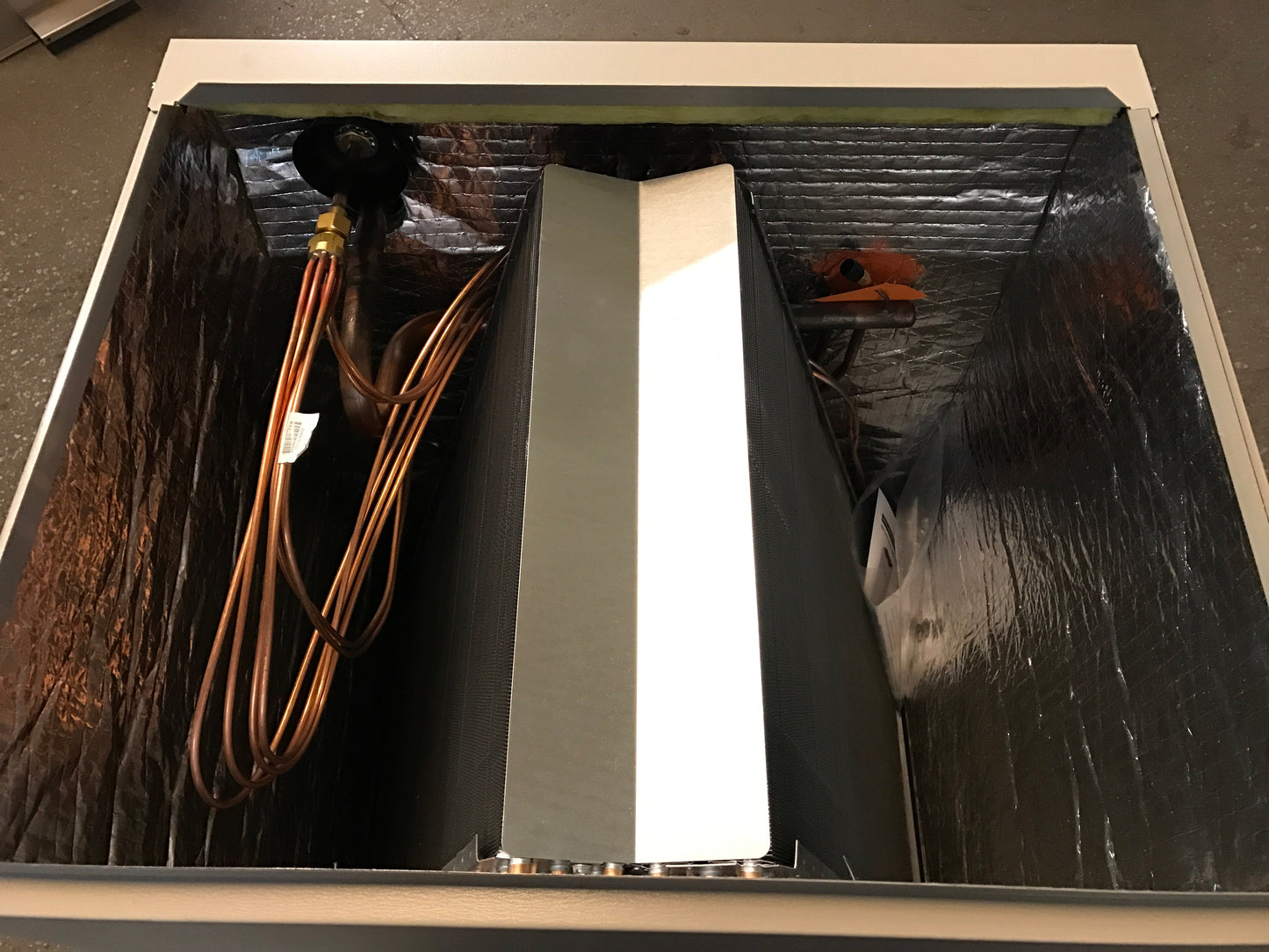 Dispositivo de medición sin serpentín A con carcasa de flujo ascendente de 5 toneladas y 2000" CFM