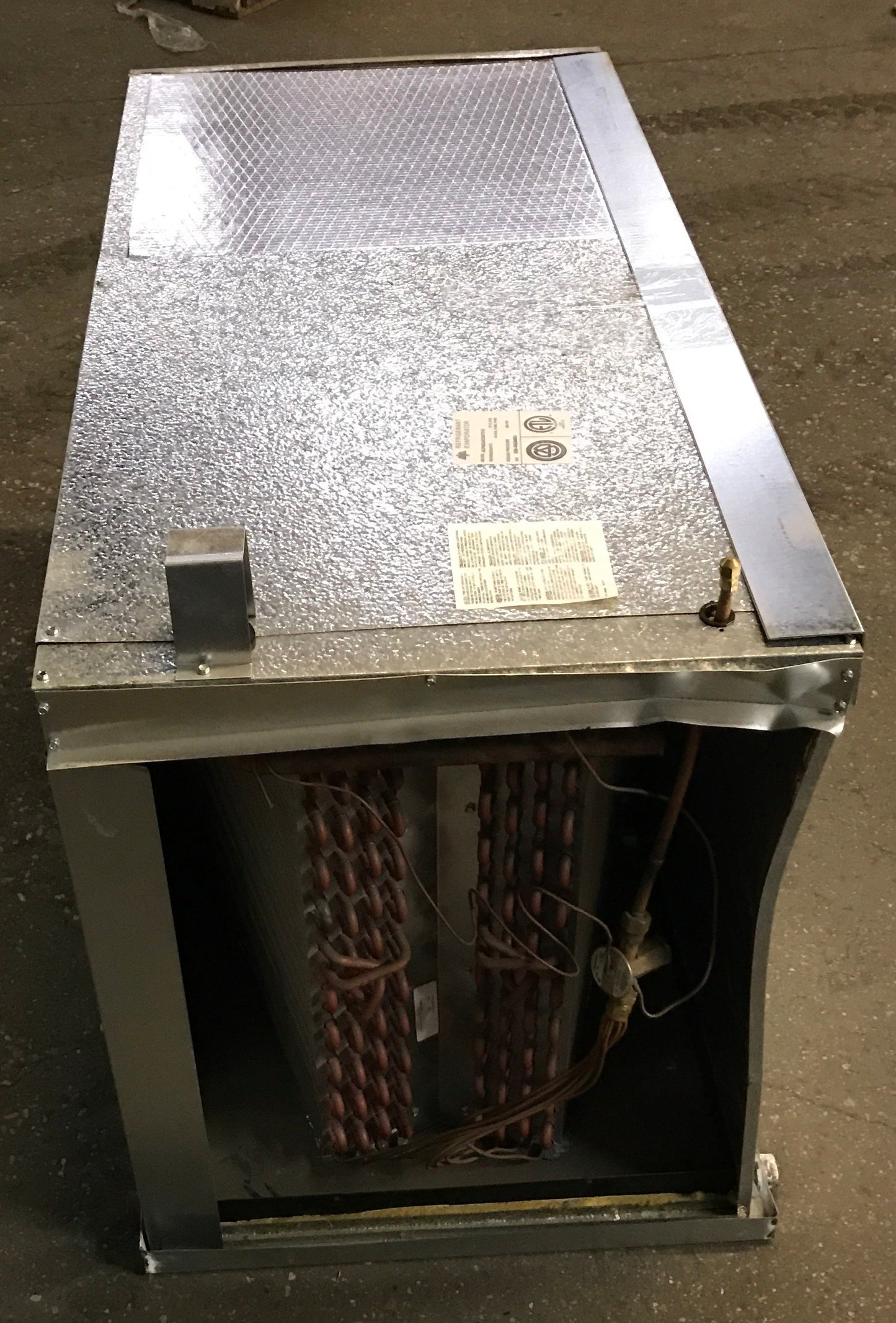 5 Ton AC/HP Dedicated Horizontal Cased A Coil/W Plenum R-22