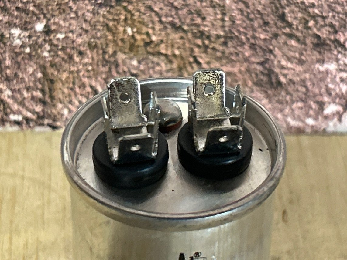370 Vac, 20MFD 50/60 Hz, Round Capacitor