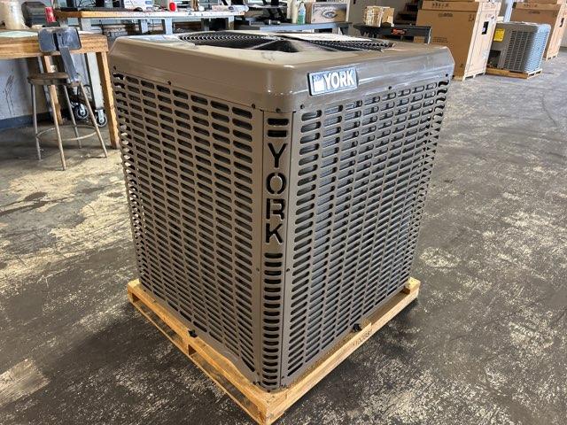 2.5 Ton Single Stage LX Series Split-System Heat Pump; 14 SEER, 208-230/60/1, R-410A