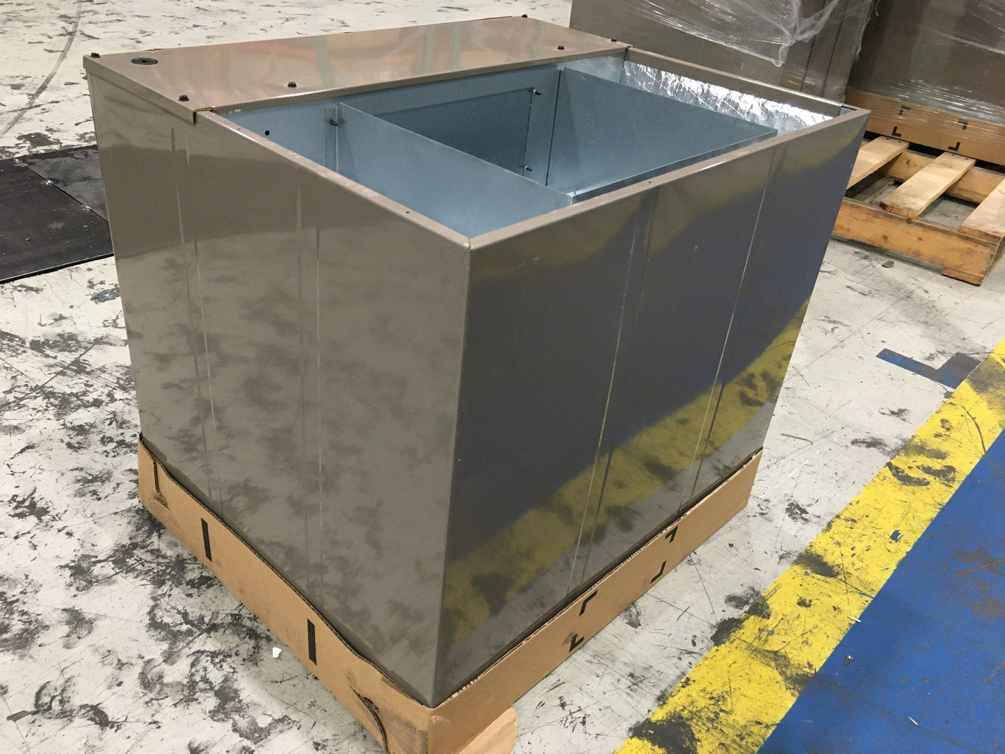 Manejador de aire compatible con comunicación de velocidad variable, ECM multiposición de CA/HP de 3,5 toneladas, sin serpentín