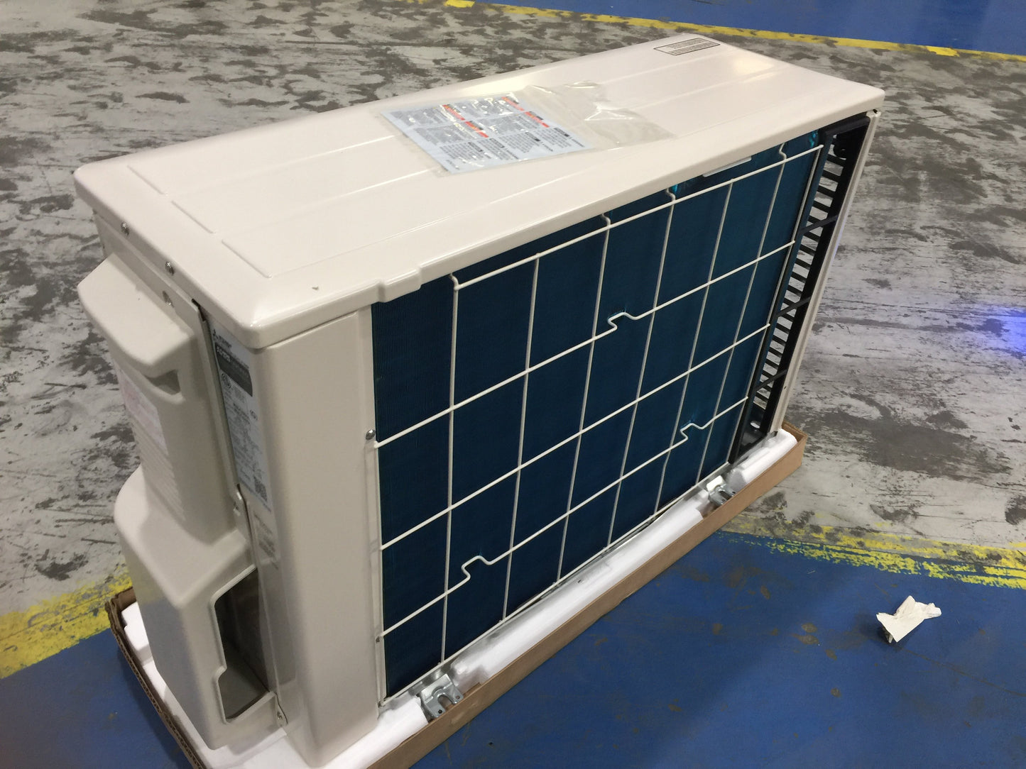 6,000 Btu Single Zone Outdoor Mini-Split Heat Pump Unit, 33.1 Seer 208-230/60/1 R-410A  CFM 137/117