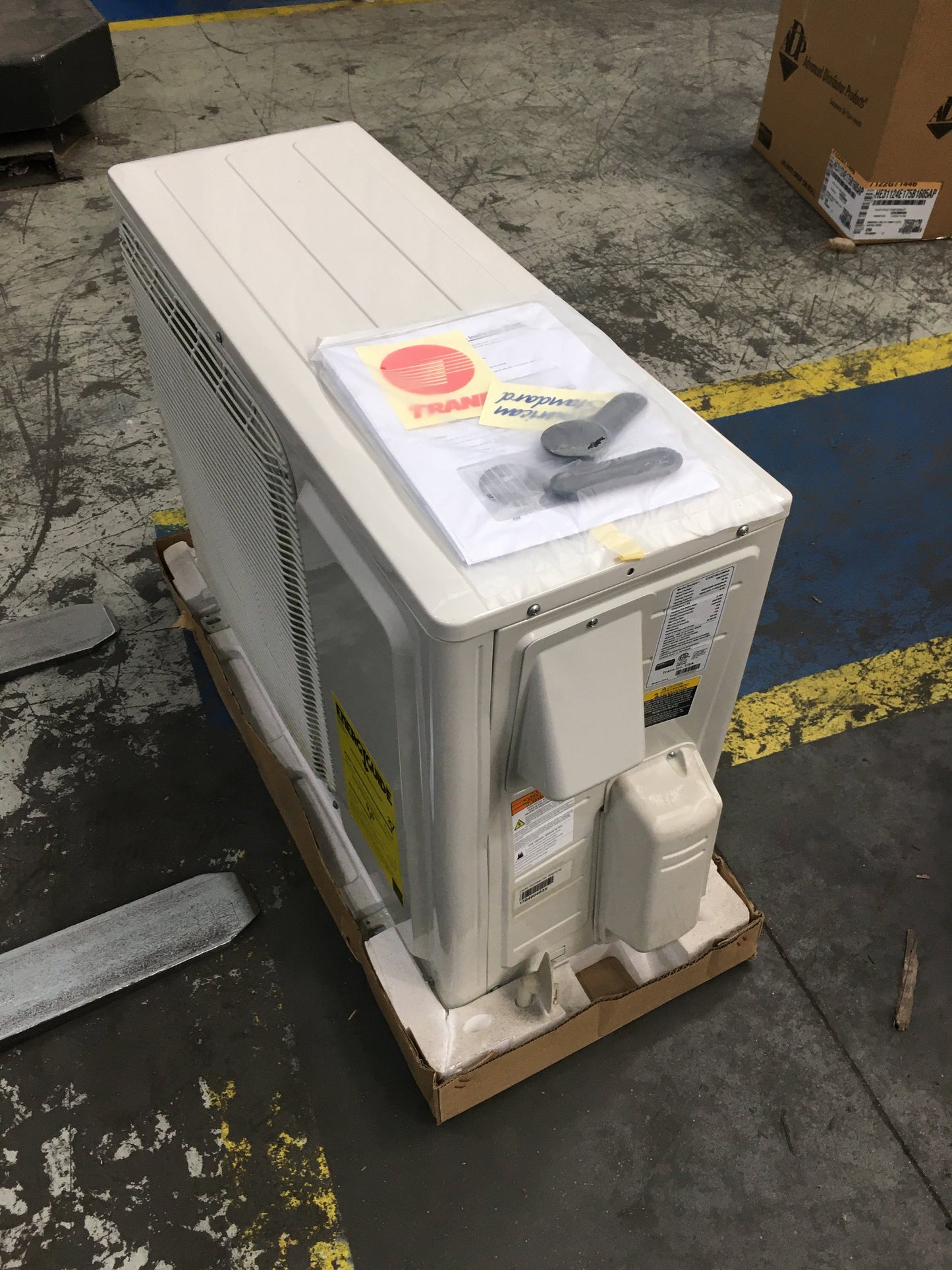 9,000 BTU Single-Zone Heat Pump DC Inverter Outdoor Mini-Split Unit; 27 SEER, 208-230/60/1, R-410A