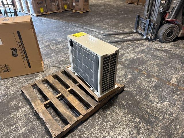 15,000 BTU Single-Zone Inverter Outdoor Mini-Split Heat Pump Unit, 208-230/60/1 R-410A 25.3 SEER