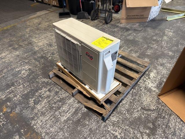 15,000 BTU Single-Zone Inverter Outdoor Mini-Split Heat Pump Unit, 208-230/60/1 R-410A 25.3 SEER