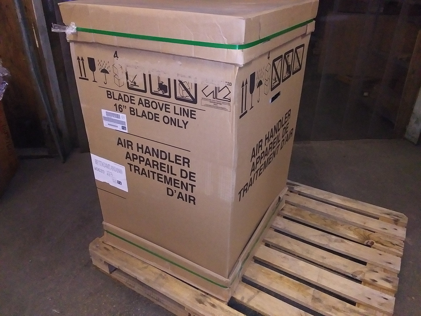 Fan coil ECM de retorno frontal con flujo ascendente de CA/HP de 3 toneladas con código de opción 417 208-240/60/1 R-410A CFM 1000-1200